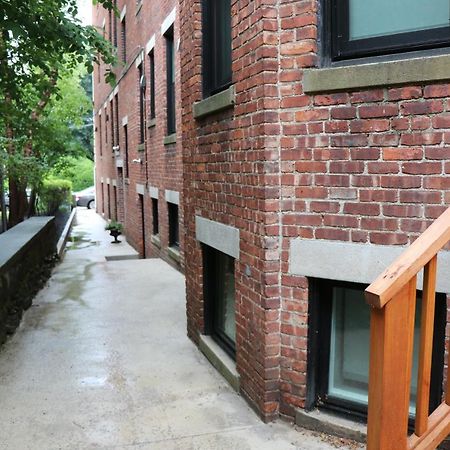 A Stylish Stay W/ A Queen Bed, Heated Floors.. #18 Brookline Eksteriør billede