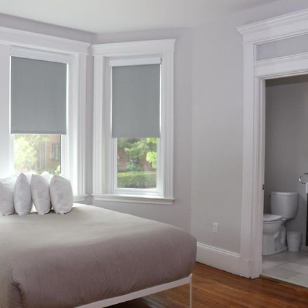 A Stylish Stay W/ A Queen Bed, Heated Floors.. #18 Brookline Eksteriør billede