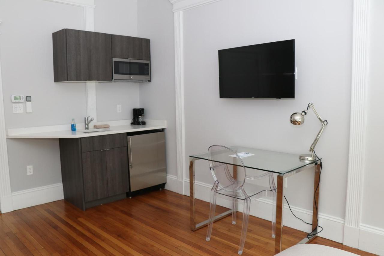 A Stylish Stay W/ A Queen Bed, Heated Floors.. #18 Brookline Eksteriør billede