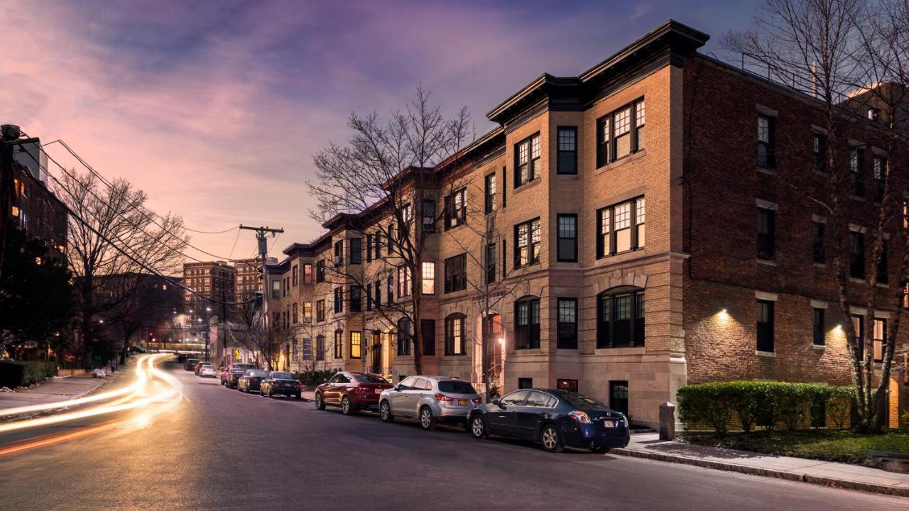 A Stylish Stay W/ A Queen Bed, Heated Floors.. #18 Brookline Eksteriør billede