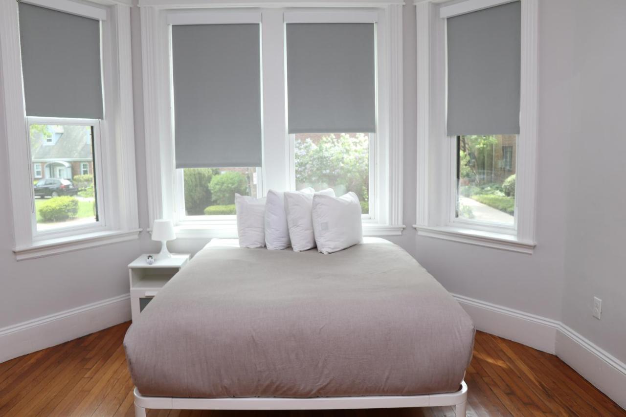 A Stylish Stay W/ A Queen Bed, Heated Floors.. #18 Brookline Eksteriør billede