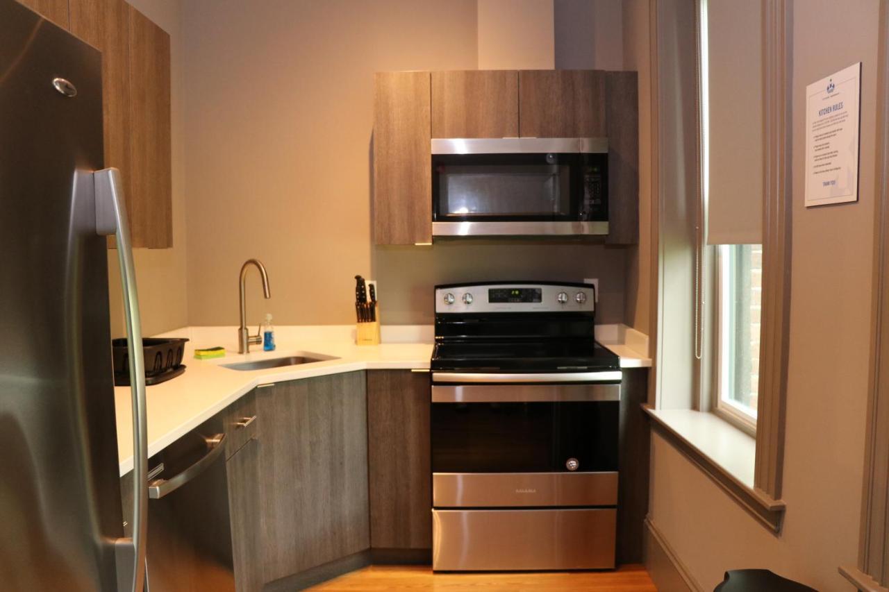 A Stylish Stay W/ A Queen Bed, Heated Floors.. #18 Brookline Eksteriør billede
