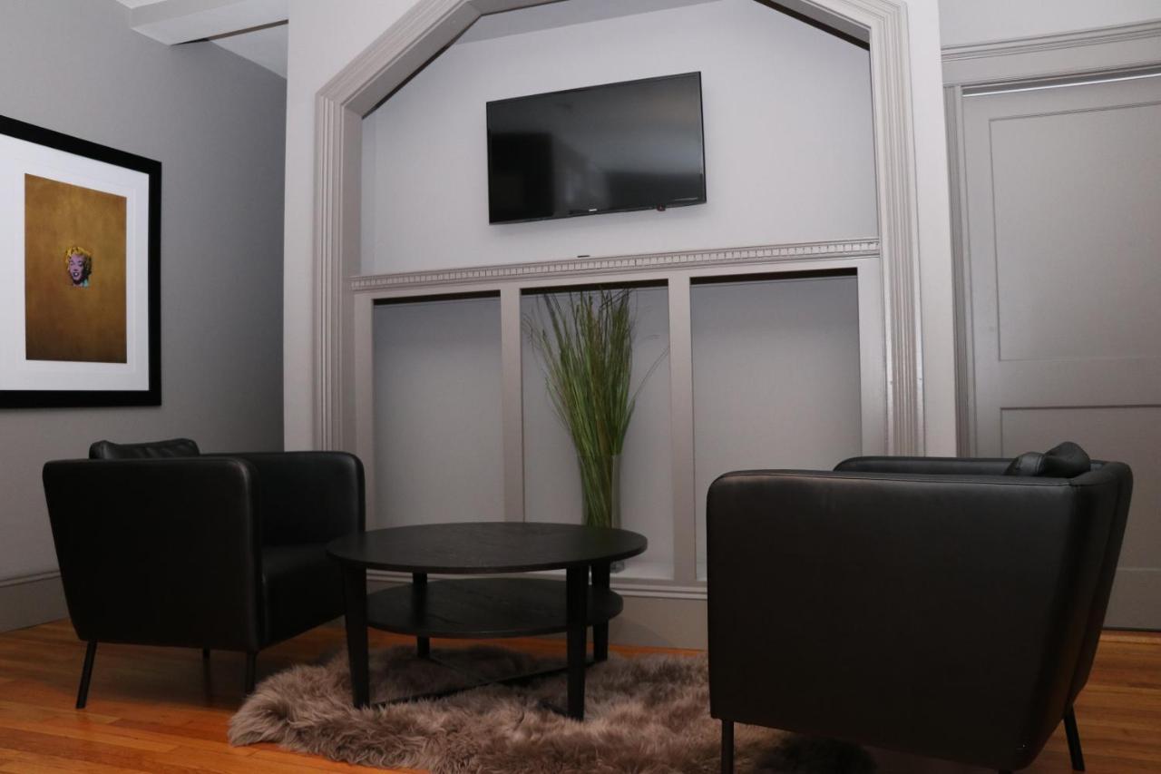 A Stylish Stay W/ A Queen Bed, Heated Floors.. #18 Brookline Eksteriør billede